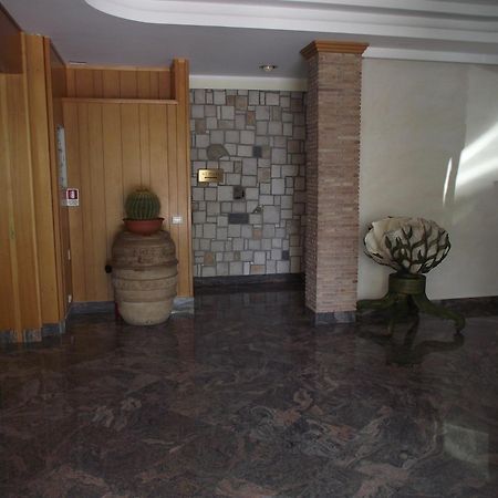 Il Girasole Hotel แตร์ราชินา ภายนอก รูปภาพ