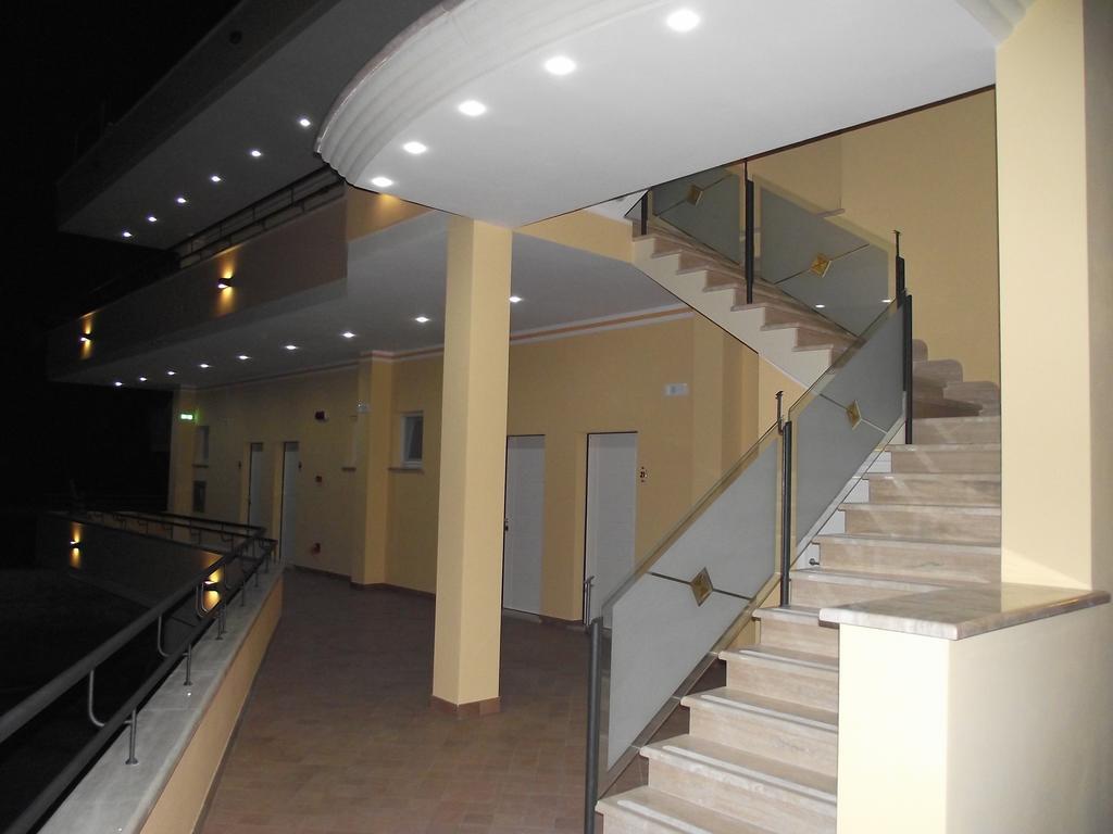 Il Girasole Hotel แตร์ราชินา ภายนอก รูปภาพ